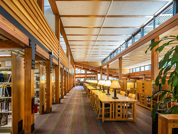 https://library.unr.edu/libraries/images/content-blocks/Places/prim/prim-interior-tables.jpg