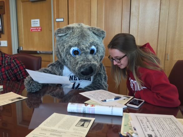 Student and Wolfie studying in Savitt