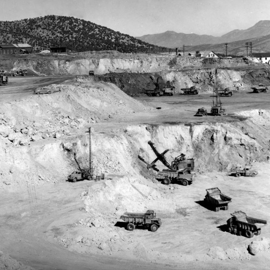 Archival photo of the Kimberly mine with a variety of large mining equipment